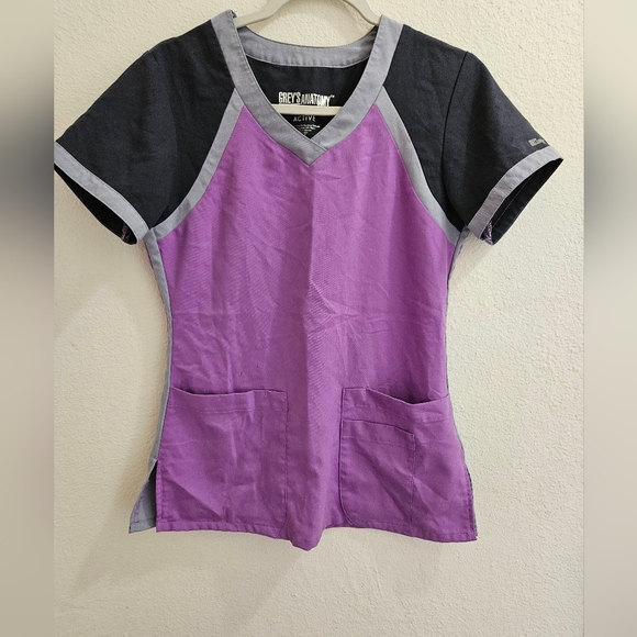 Greys Anatomy Scrub Tops - Picture 6 of 8
